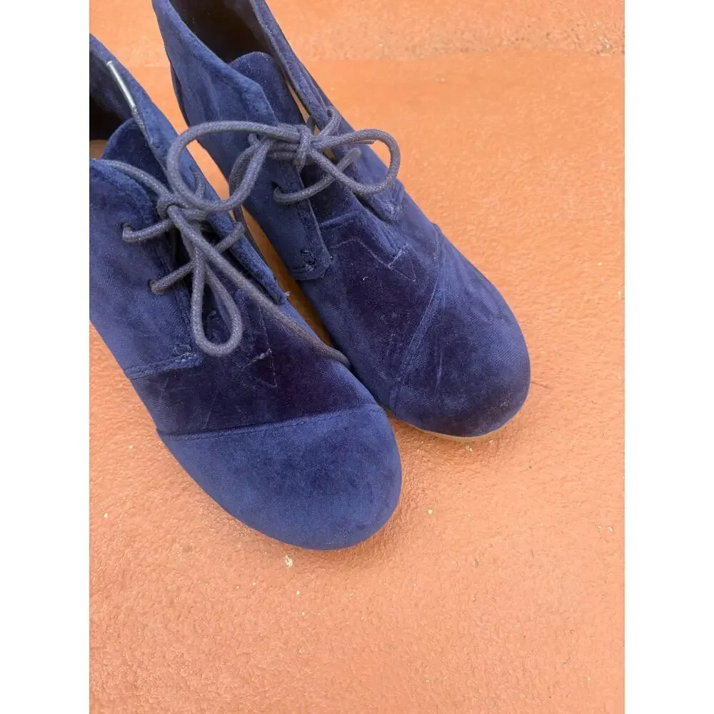 Toms Navy Blue Suede Wedge Ankle Boots Size 8 Lace Up Casual Velvet
